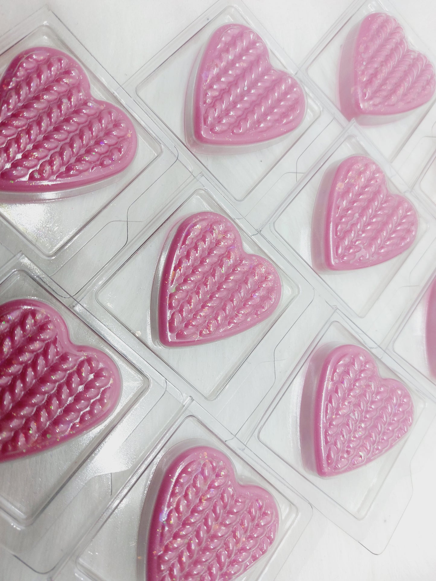 La Vie est Belle Heart Shape Clam