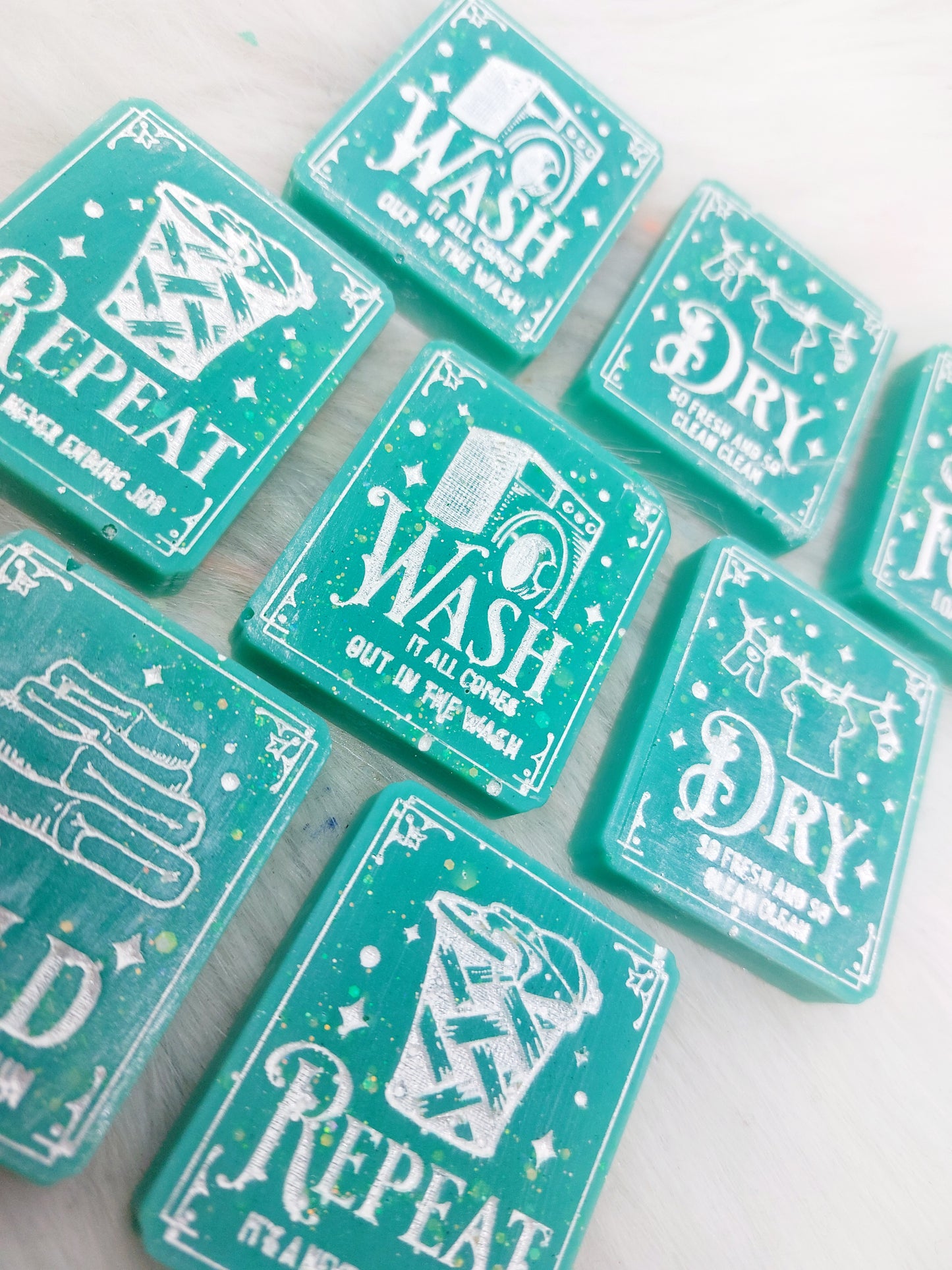 Lenor Emerald & Ivory Flower Chunky Tabs Approx 20gms