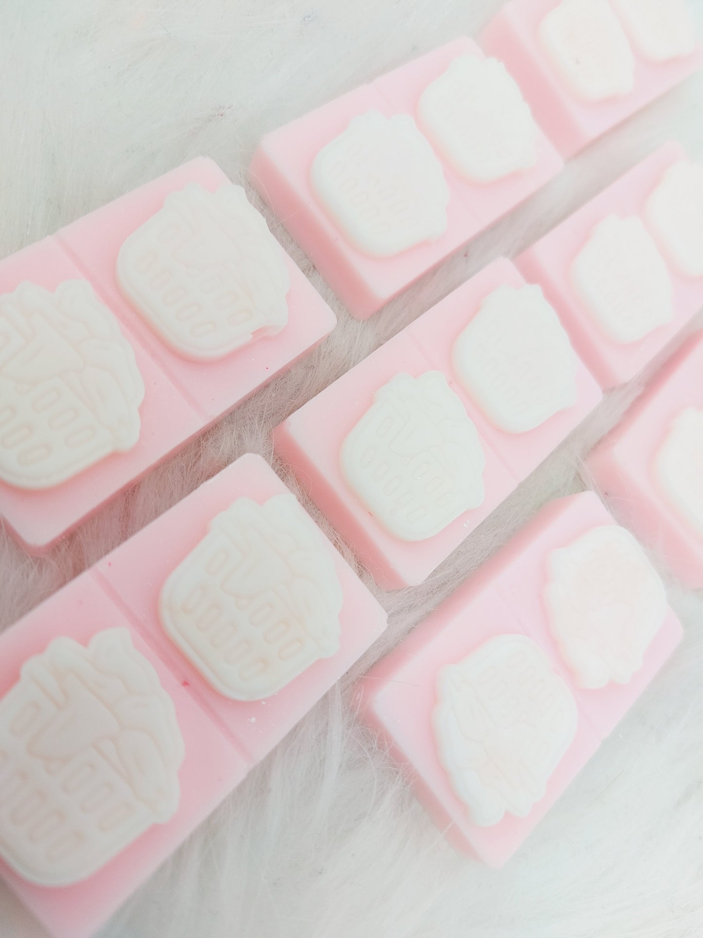 Lenor Pink Tulips & White Jasmine Mini Laundry Chunk. Approx 15 gms