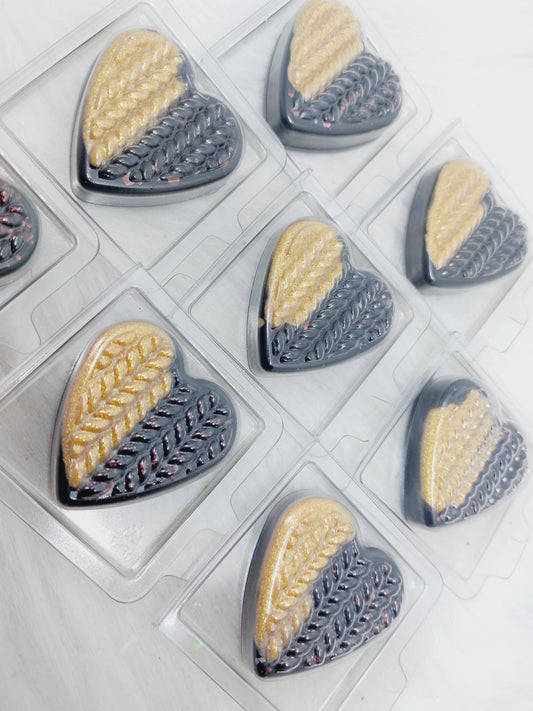 Black Sands & Cashmere Heart Clams
