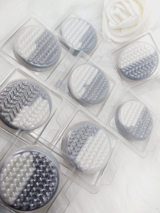 Blindfolded. Knitted Disc Clams