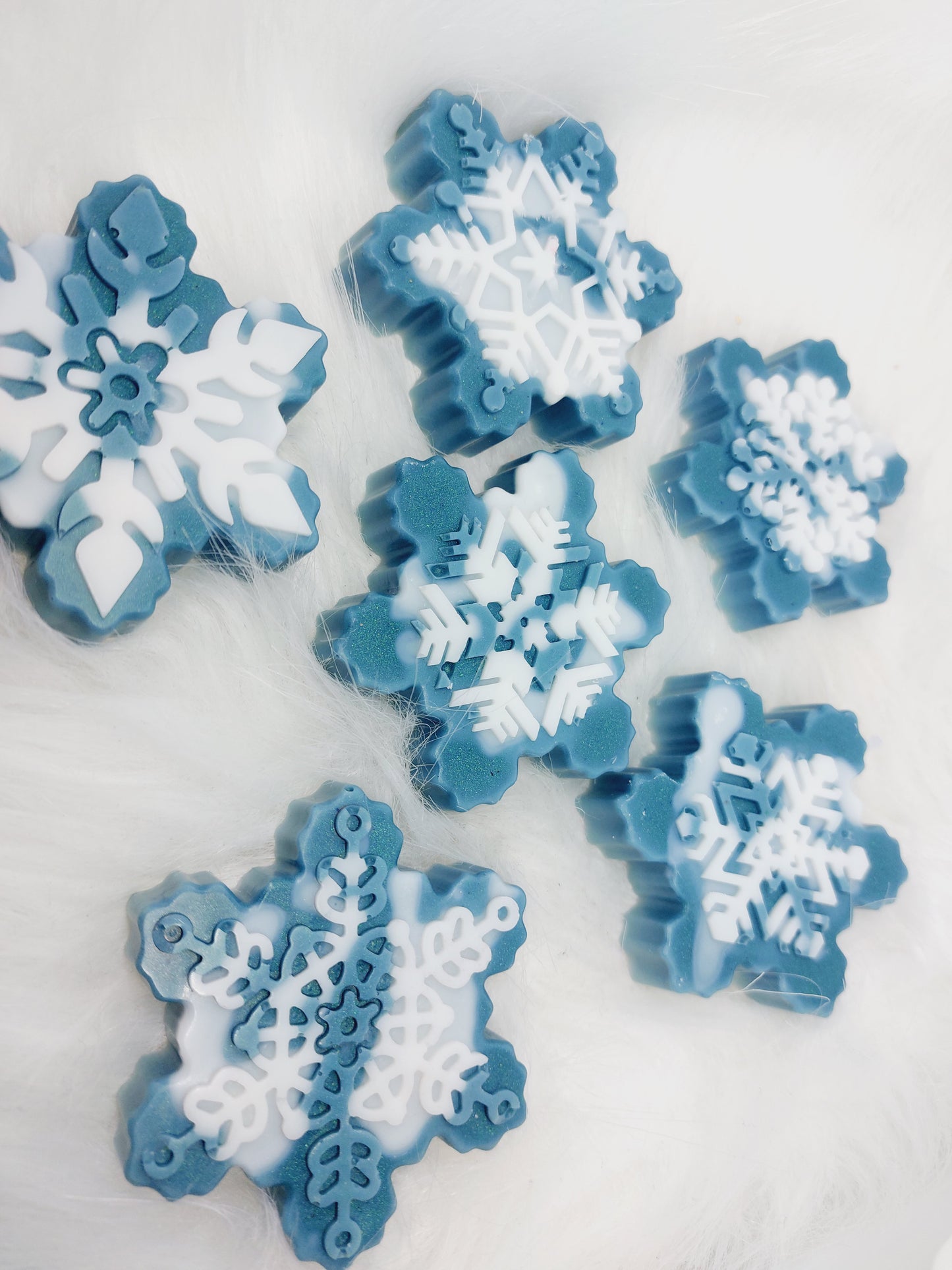 Blue Fir. Chunky Snowflakes. Approx 40gms