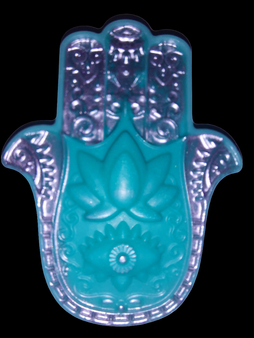 Love Island. Hamsa Hand Shape (25/30gms)