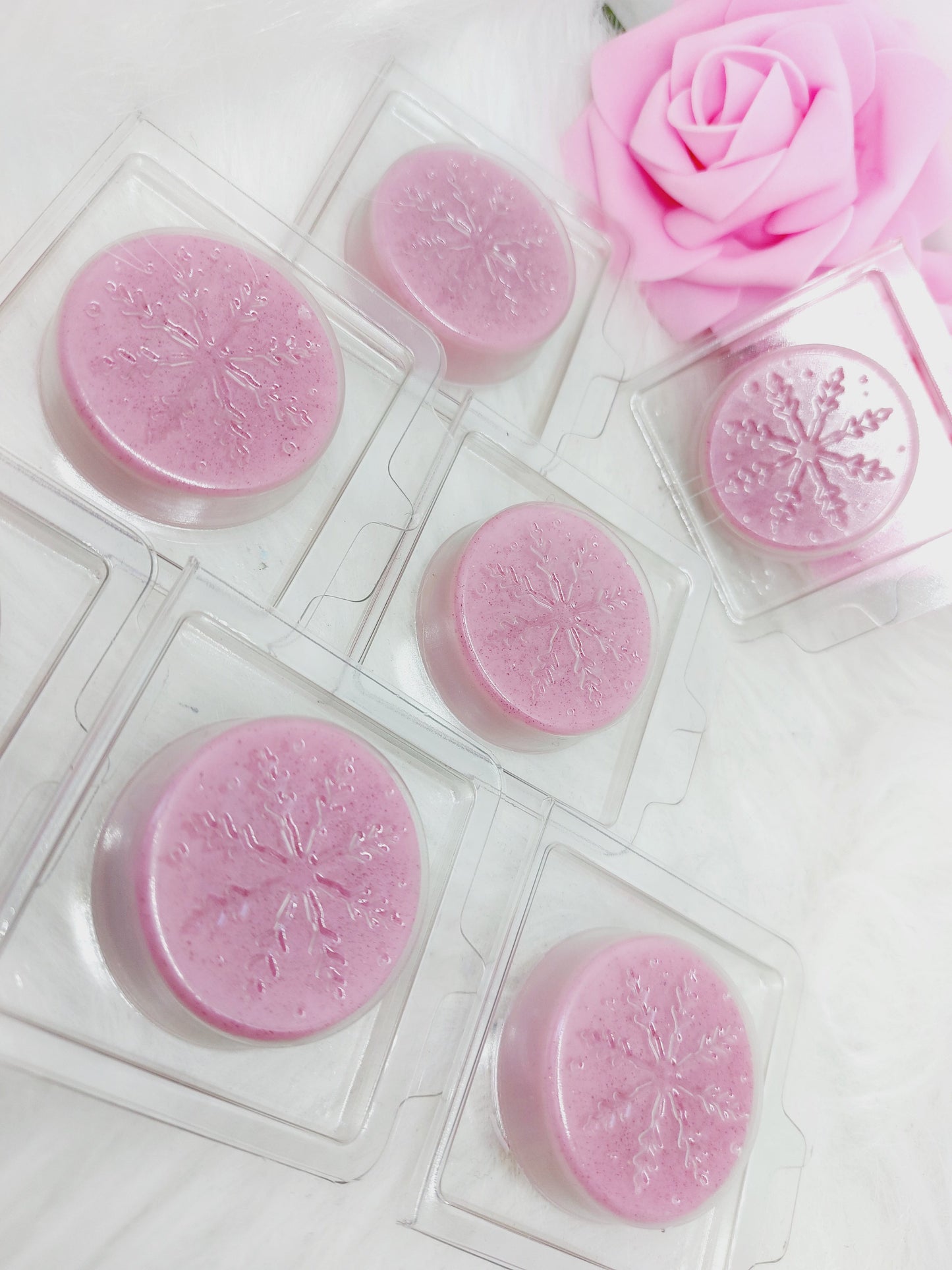 Frosted Winter Showers. Snowflake Clam