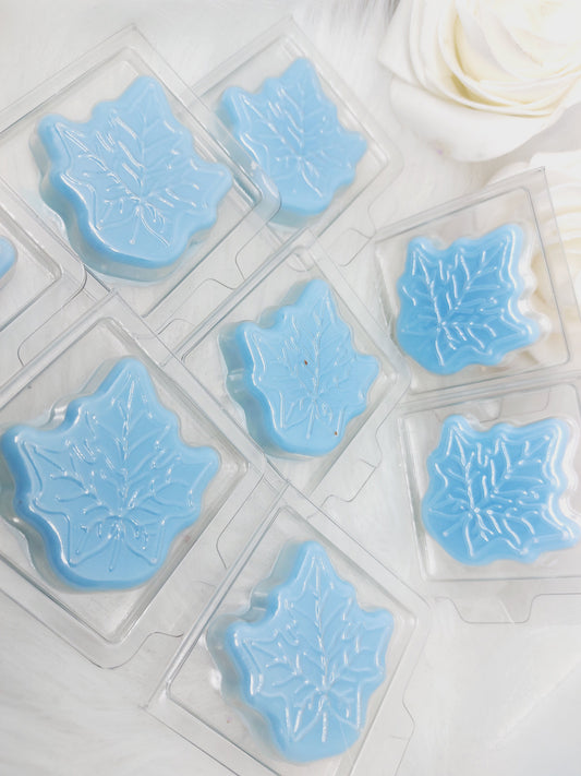 Winter Embrace Leaf Clam